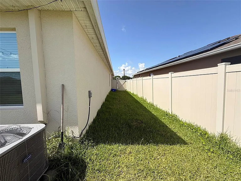 2250 Hidden Palm Dr — Photo 23