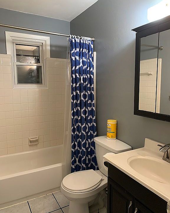 Apt 4 Bathroom
