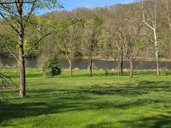 326 Doe Gully Rd, Great Cacapon, WV 25422