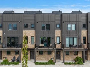 1083 Hampton Cir, Detroit, MI 48207