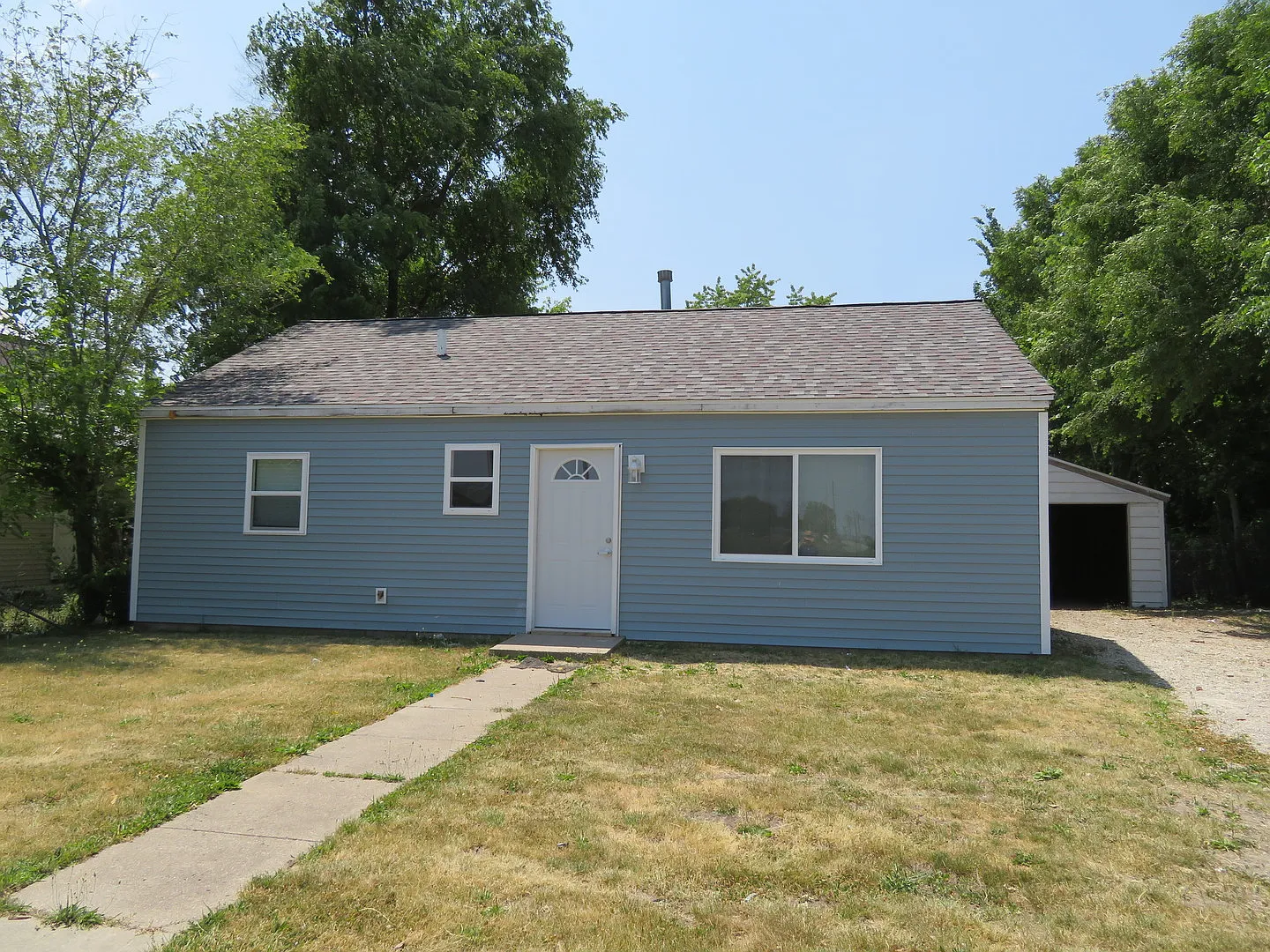 1409 N Market St photo 1