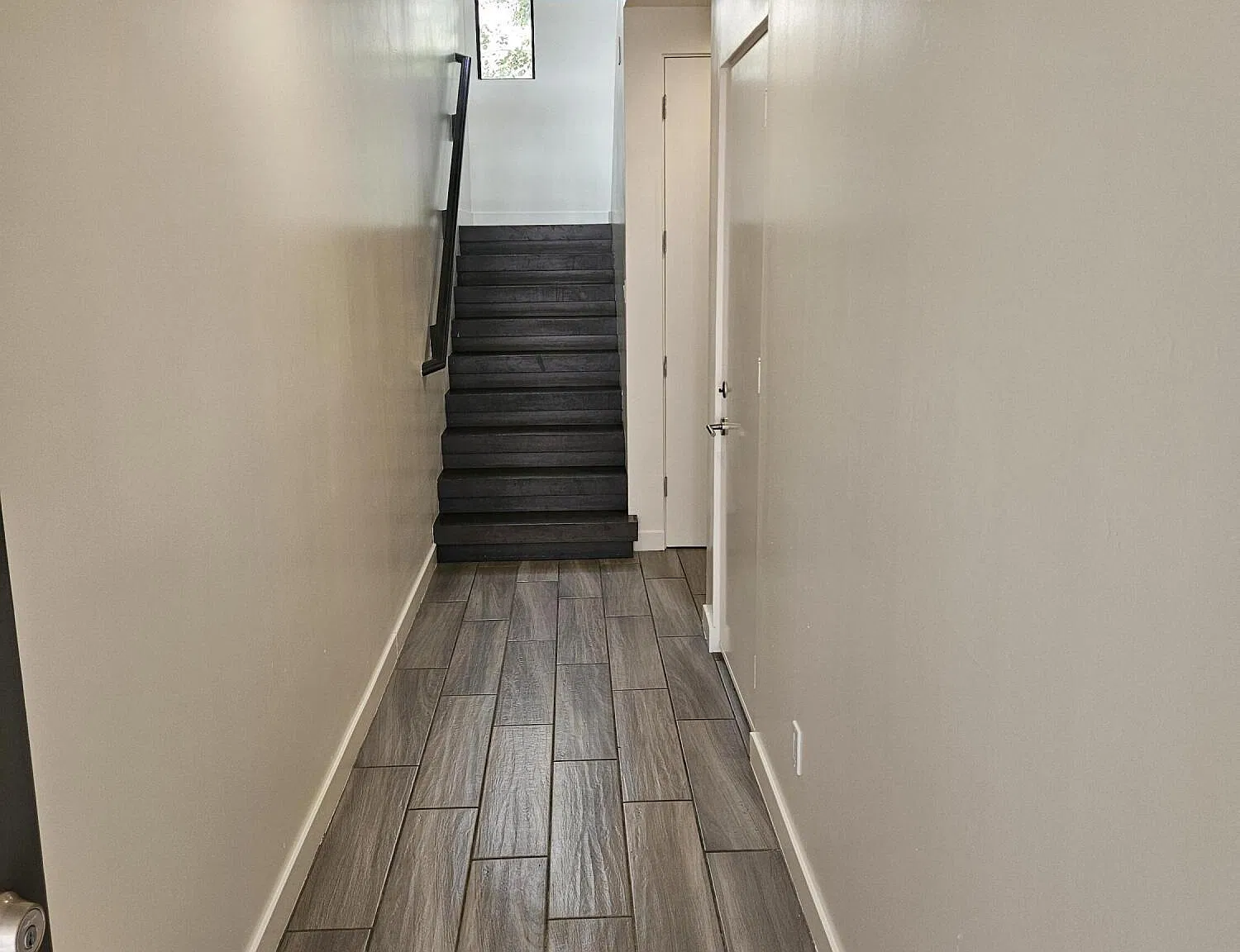 3 bed, 3.0 bath, 2000 sqft, $3,099 — Photo 3