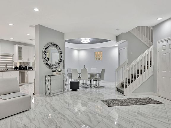 4th image of 11273 Lakeview Drive #32-I