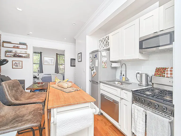 236 E 33rd St #1DD — Photo 1
