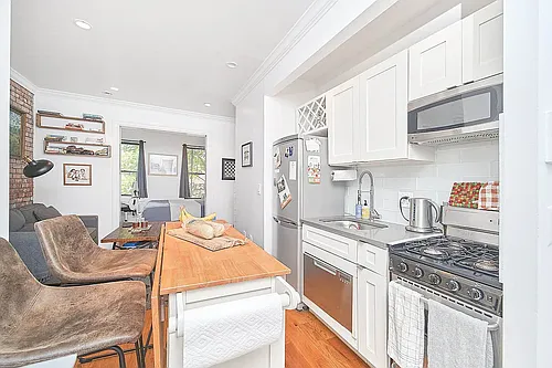 236 E 33rd St #1DD Photo 1