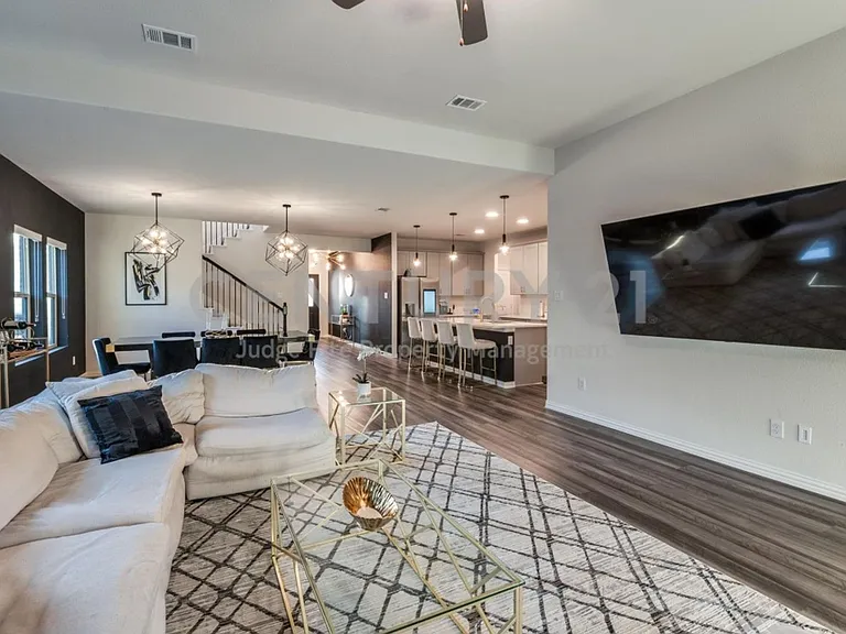633 Cedar Springs Dr — Photo 7