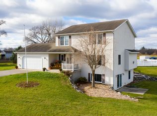 49040 33rd St, Paw Paw, MI 49079
