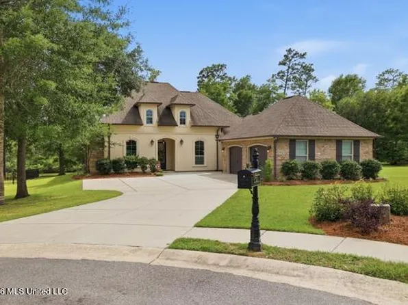 7695 Crescent Way Dr, Pass Christian, MS 39571
