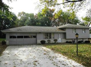 14 Oakhill Ct, Pekin, IL 61554