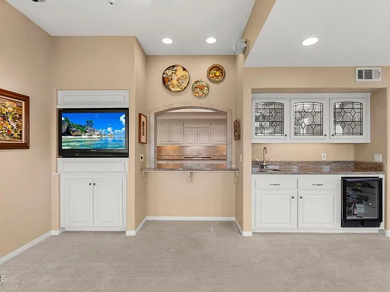 1401 Glen Oaks Blvd — Photo 15