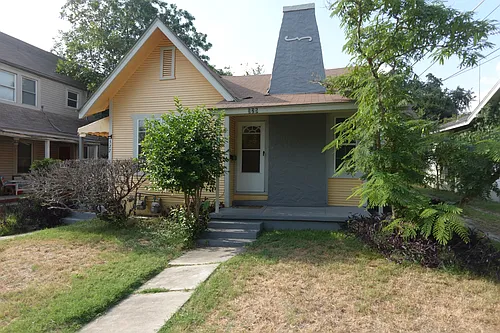 527 W Gramercy Pl Photo 1