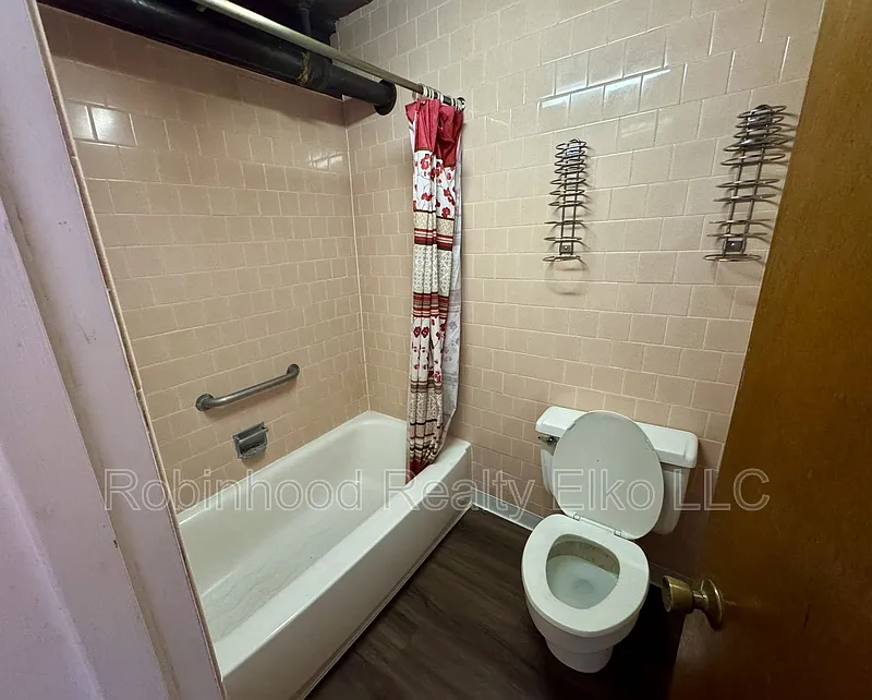 Studio, 1.0 bath, 340 sqft, $550 — Photo 3