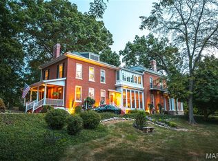 1014 Henry St, Alton, IL 62002