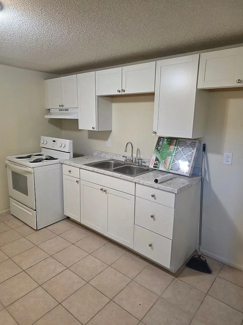 2/1 Duplex For Rent — Photo 3