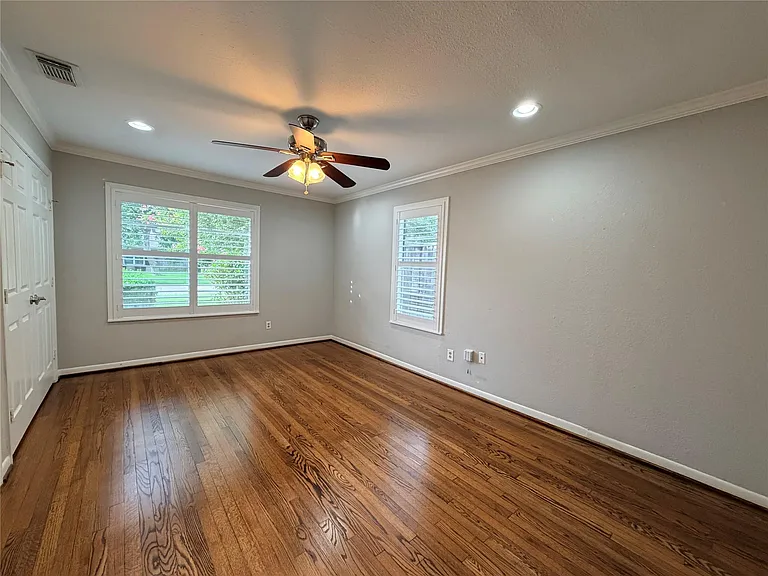 1631 Chantilly Ln — Photo 9