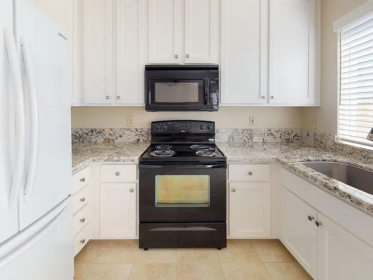 225 Leafwood Ct — Photo 3