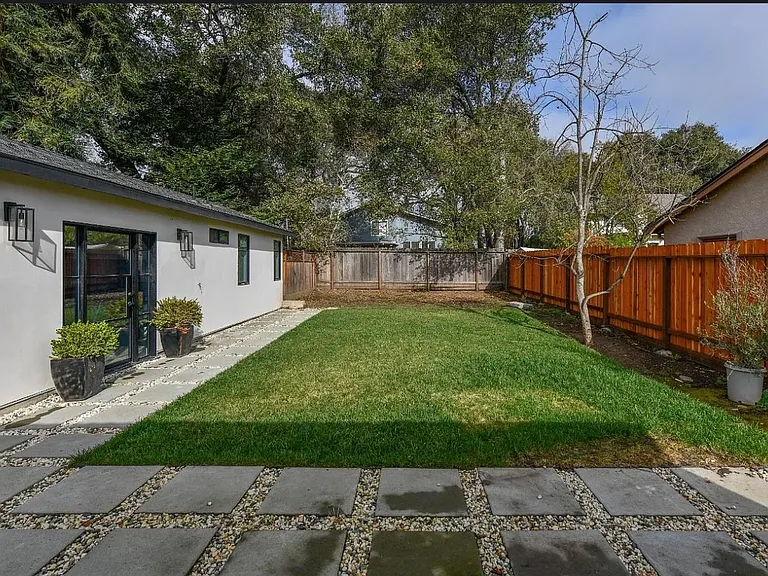 2470 W Pueblo Ave — Photo 9