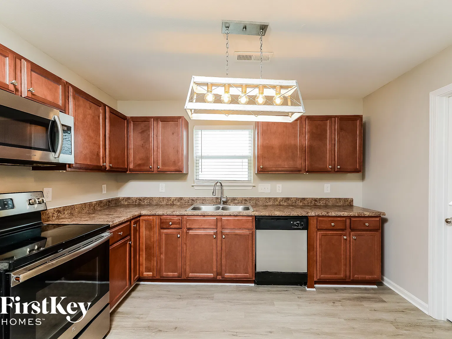 3 bed, 2.5 bath, 2461 sqft, $2,325 — Photo 4