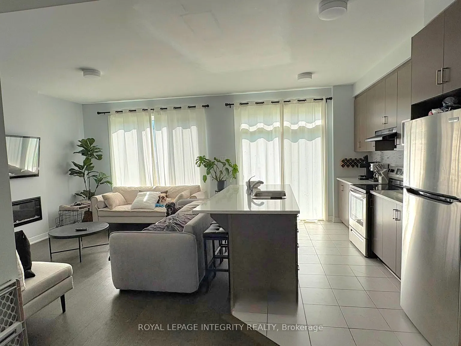 3 bed, $2,700 — Photo 2