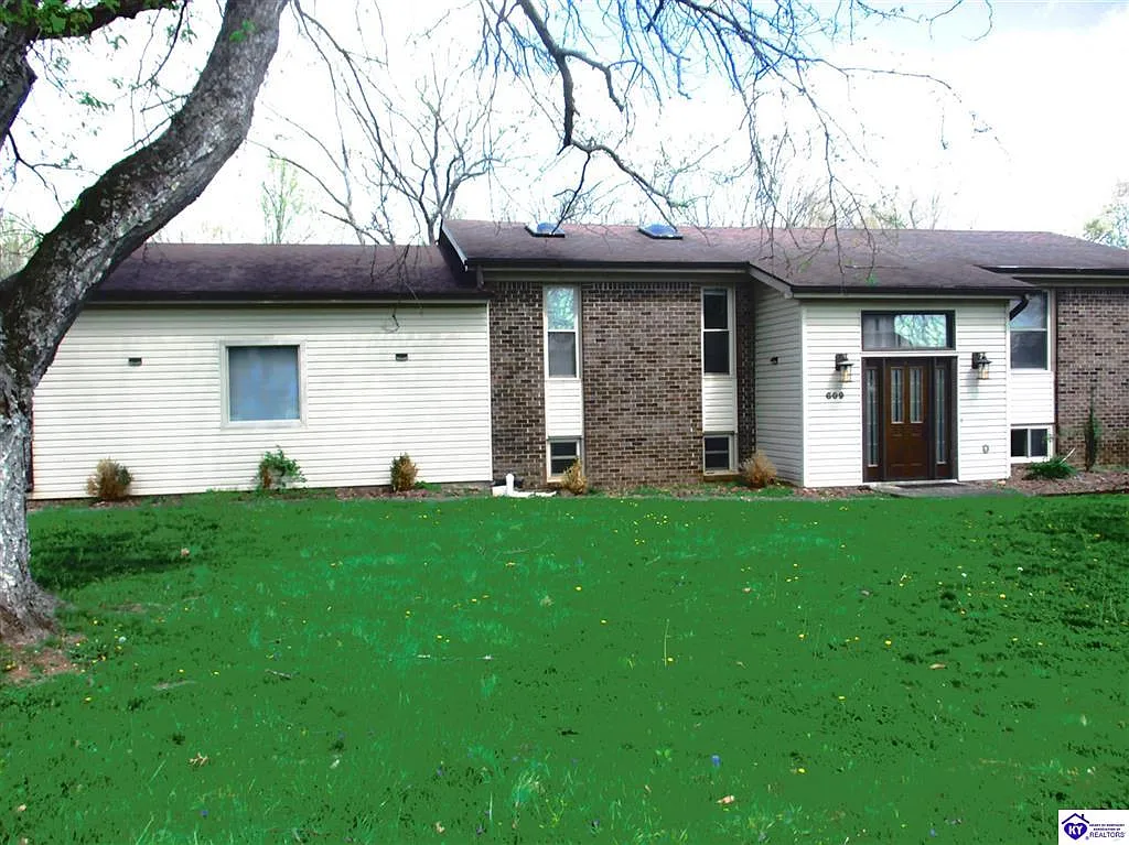 4 bed, 2534 sqft, $2,600 — Photo 2
