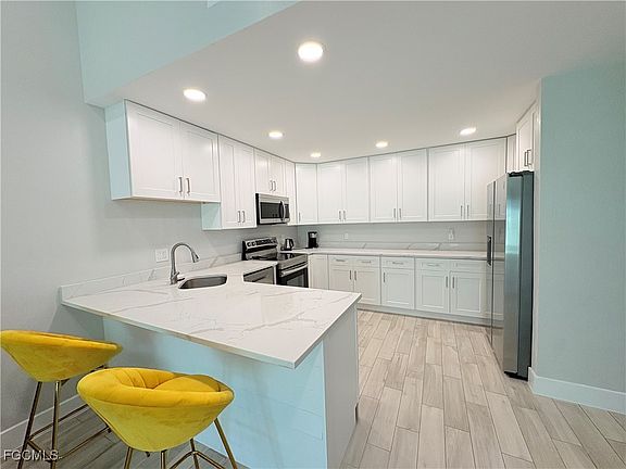 5th image of 6342 Royal Woods Dr