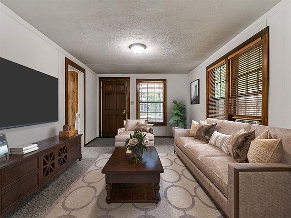 4th image of 106 W Rich St