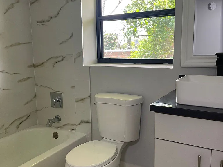 1721 SW 40th Ter #B — Photo 6