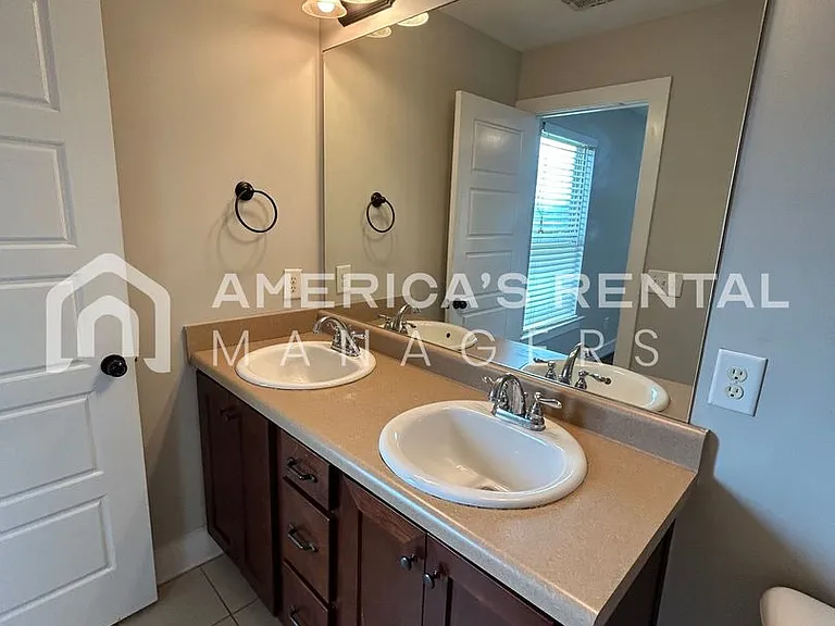 300 Oakwell Cir — Photo 34