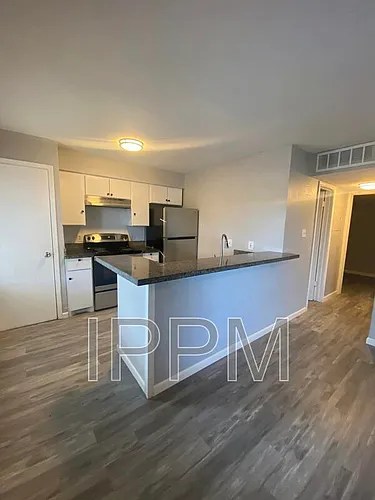 910 E Adams Ave Photo 1