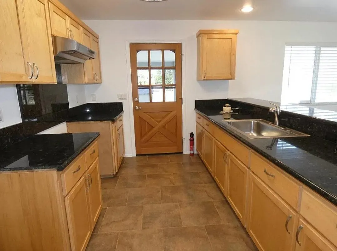 2 bed, 936 sqft, $2,900 — Photo 2