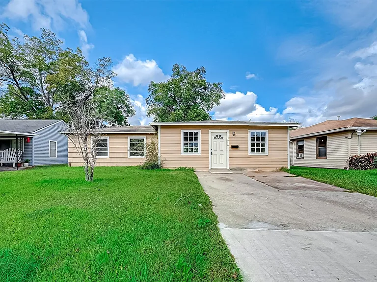 7946 Jutland Rd — Photo 1