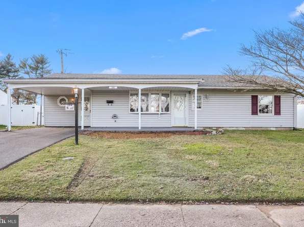 168 Willow Dr, Levittown, PA 19054