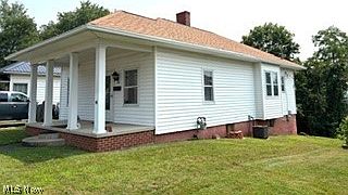 3rd image of 1936 Creston Rd