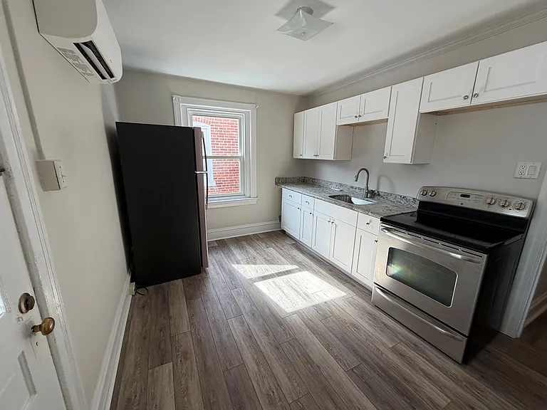 1112 Juniper St #2 — Photo 1