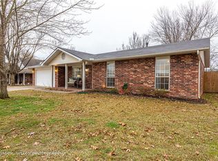 1881 S Tallgrass Dr, Fayetteville, AR 72701