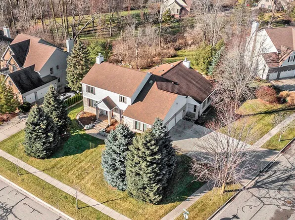 1002 Arboretum Ct, Saline, MI 48176