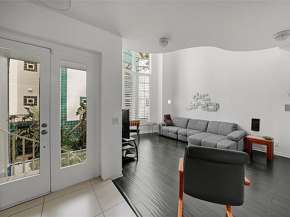 4th image of 4950 Bayshore Blvd APT 14