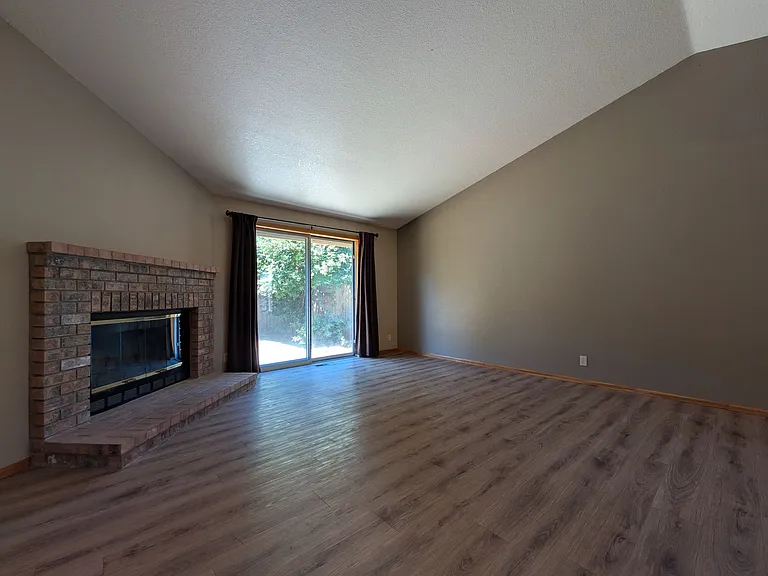 2558 Cubit St — Photo 4