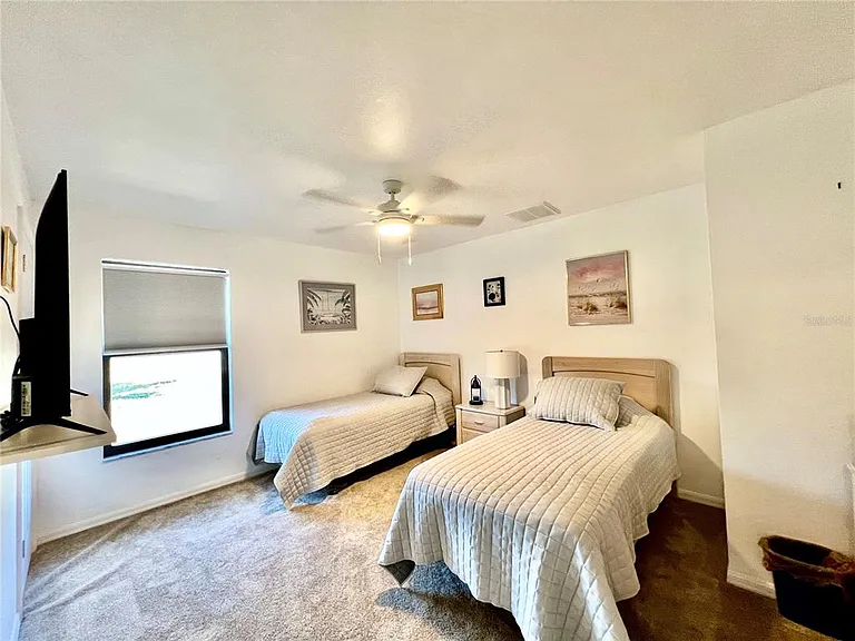 426 NW 37th Pl — Photo 31