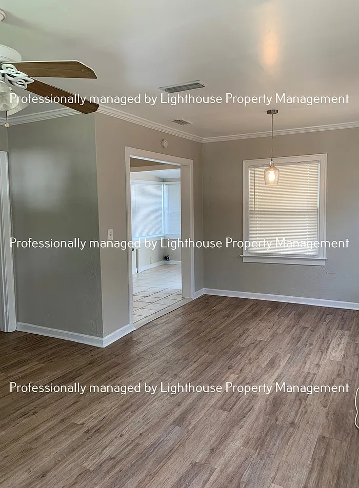 3 bed, 1.0 bath, 911 sqft, $1,325 — Photo 4