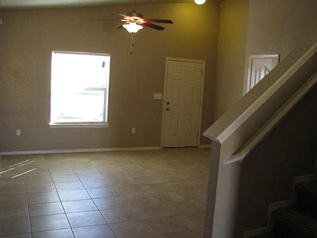 4 bed, 2.5 bath, 1578 sqft, $1,800 — Photo 3