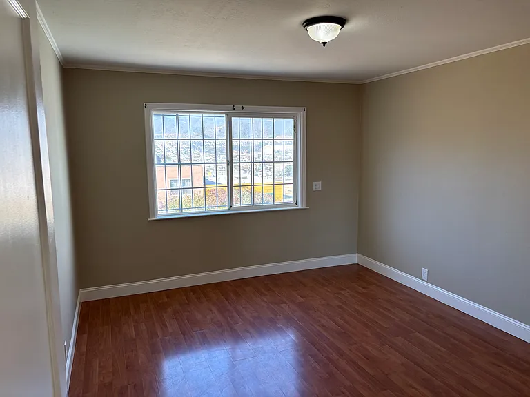 Right rear bedroom
