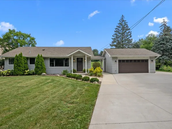 27W116 48th St, Naperville, IL 60563