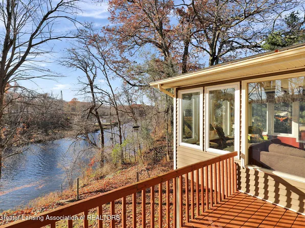 1037 W Main St, Grand Ledge, MI 48837