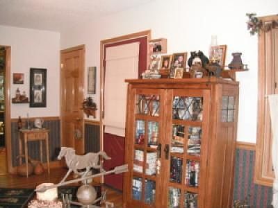 4th image of 819 E Water St