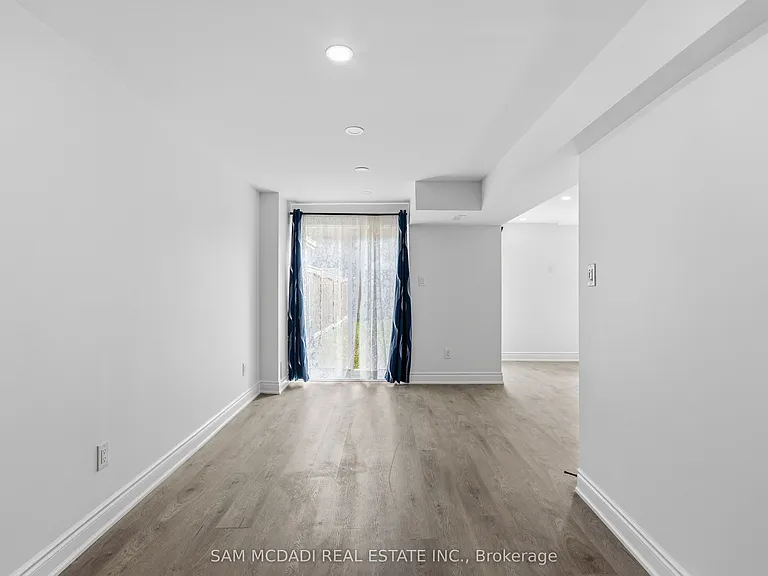 26 Montpelier St #LOWER — Photo 16