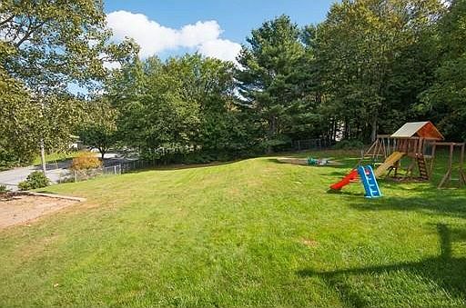 2nd image of 507 Lebanon Hill Rd