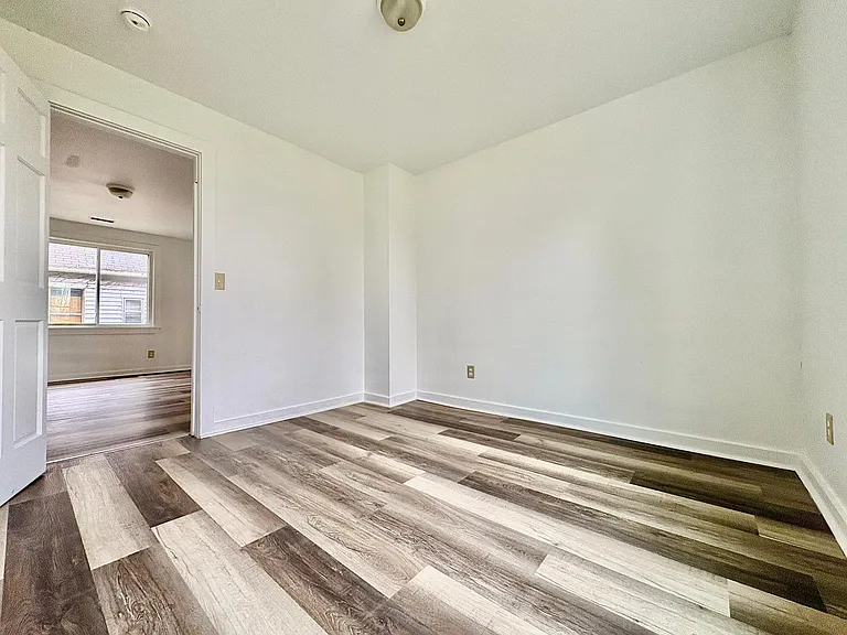 2117 Bertrand St — Photo 6