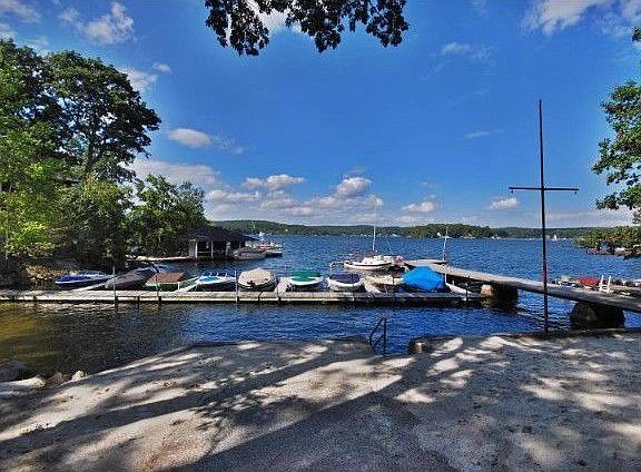3rd image of 28 Bonaparte Point Dr