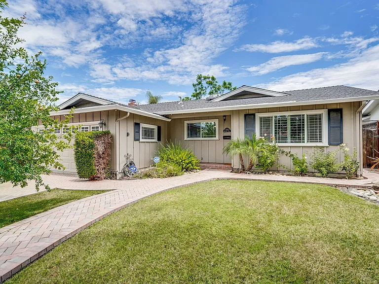 3228 Woodmont Dr — Photo 1